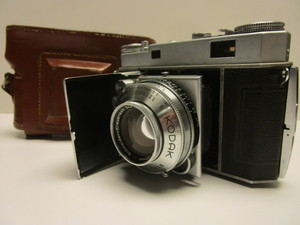 lot 903 image: KODAK RETINA IIA 35 MM CAMERA