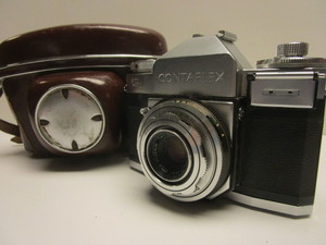 lot 905 image: ZEISS IKON CONTAFLEX CAMERA