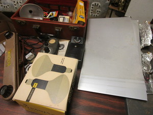 lot 914 image: MOVIE AND PHOTOGRAPHIC ACCESSORIES