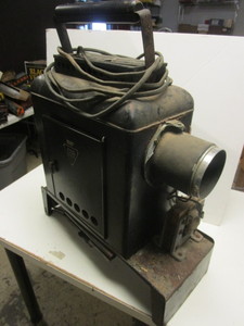 lot 918 image: ANTIQUE BAUSCH & LOMB BALOPTICON PROJECTOR