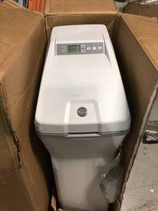 GE 40,200 Grain Water Softener damaged on top cover customer Return see pictures
