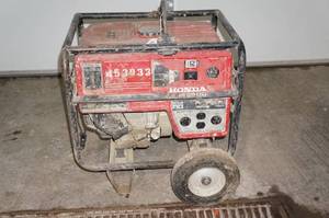 lot 24 image: Honda EB3500 Gas Generator