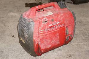 lot 27 image: Honda EU2000i Inverter Generator - Broken