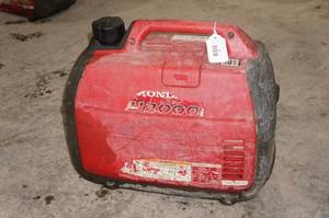 lot 28 image: Honda EU2000i Inverter Generator - Broken