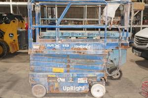 lot 53 image: UpRight MX19 Scissor Lift with Extendable Basket