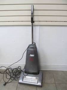 Heavy duty vacuum