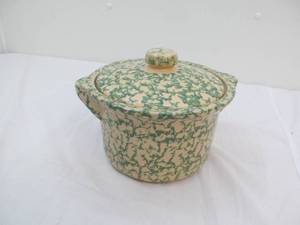 Stoneware bean pot