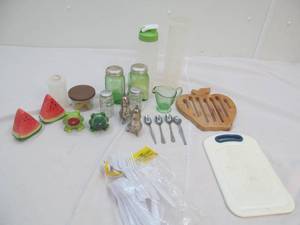Shaker sets, cutting board, spoons
