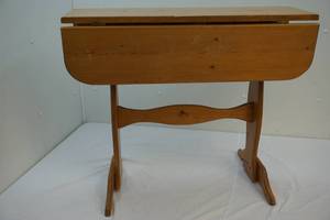 Drop leaf hall table