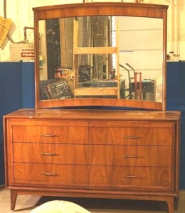 Vintage dresser w mirror