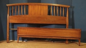 Head and foot board queen