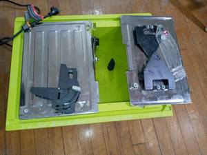 0.75 HP 7 in. 4.8 Amp Tabletop Tile Saw by RYOBI- used -SEE PICTURES