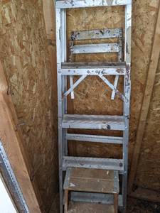 lot 280 image: 5 Aluminum Ladder & 2 Wood Stepladder