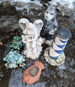 lot 290 image: Duck Planter & Outdoor Decor