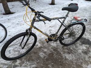 lot 295 image: Mens Mountain Bike