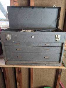lot 211 image: Large Metal Toolbox Plus Contents