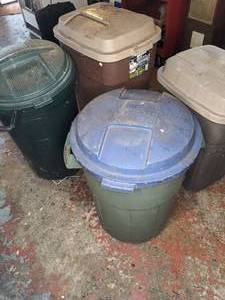 lot 221 image: Four Plastic Garbage Cans with Lids