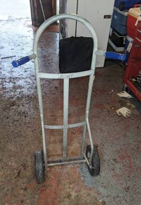 lot 222 image: Metal Hand Truck