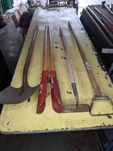 lot 230 image: Long Handled Garden Implements