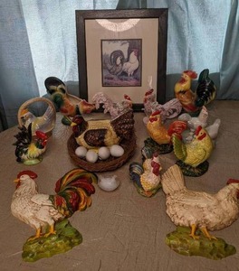 lot 31 image: Chicken Home Decor