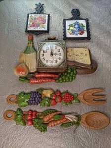lot 32 image: Retro Kitchen Wall Decor