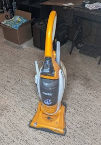 lot 11 image: Eureka Pet Lover Plus Bagless Upright Vacuum