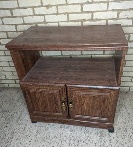 lot 19 image: TV Stand on Wheels
