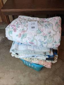 lot 28 image: Assorted Quilts, Bedspreads & Sheets