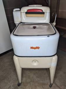 lot 9 image: Vintage Maytag Ringer Washer - Works