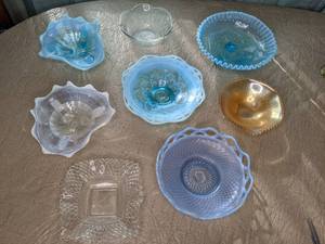 lot 36 image: Lot of Colorful Vintage Glass Candy Dishes