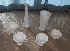 lot 38 image: Vintage Milk Glass Vases & Tea Cups