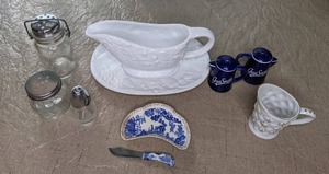 lot 41 image: Glass Servingware & Kitchen Items