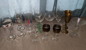 lot 44 image: Lot of Wine Glasses & Champagne Flutes