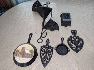 lot 47 image: Kitchen Wall Decor Trivets, Pans, Etc.