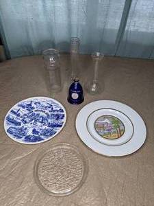 lot 64 image: Vases & Commemorative Plates