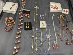 lot 79 image: Assorted Necklace and Earring Sets