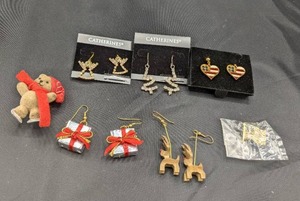 lot 84 image: Assorted Holiday Earrings & Pins