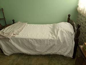 lot 128 image: Twin Bed Frame Plus Bedding