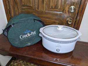 lot 156 image: Crock Pot with Zippered Storage Case