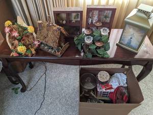 lot 160 image: Assorted Decor Lot