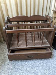 lot 162 image: Vintage Wood Magazine Rack
