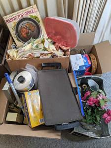 lot 163 image: Kitchen and Decor Mystery Lot