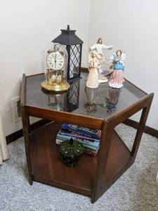 lot 164 image: Table Plus Contents Anniversary Clock, Angels, Books, etc.