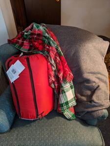 lot 165 image: Blankets and Sleeping Bag