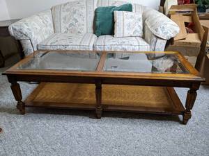 lot 171 image: Vintge Maple and Glass Coffee Table