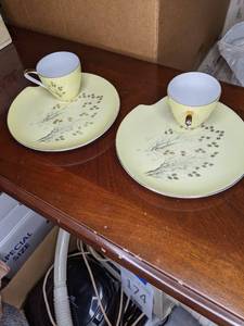 lot 177 image: Vintage Autumnal Yada China Tea Cups (7) and Saucers (8)