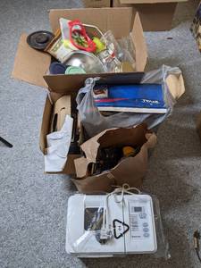 lot 178 image: Break Maker, Crock Pot, Toaster & Assorted Small Kitchen Items