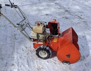 lot 2 image: Ariens Snowblower