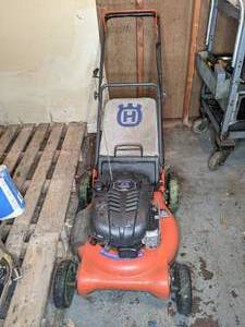 lot 8 image: Husqvarna 7 HP Lawnmower - Works