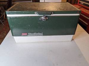 lot 200 image: Vintage Coleman Cooler